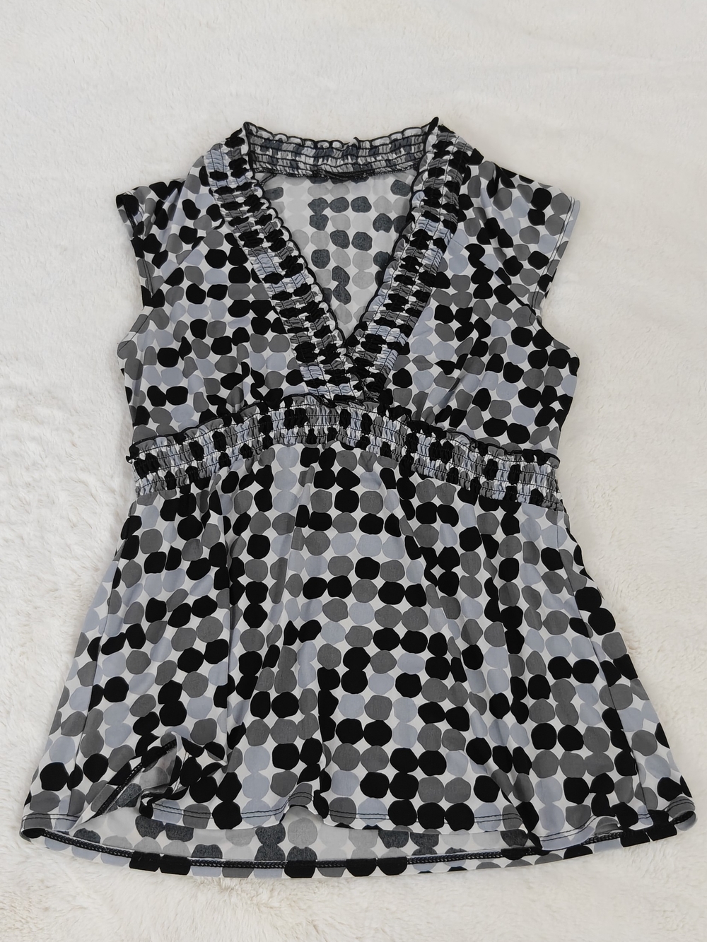 BCBGMAXAZRIA Polka Dot V-Neck Top M Black and Gray